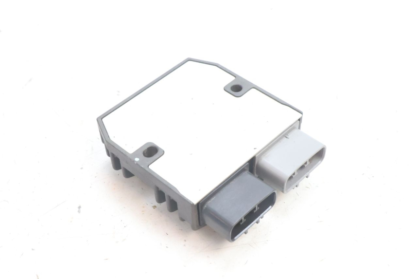 photo de REGLER LICHTMASCHINE YAMAHA FZ8 800 (2010 - 2016) - Technische Nahaufnahme