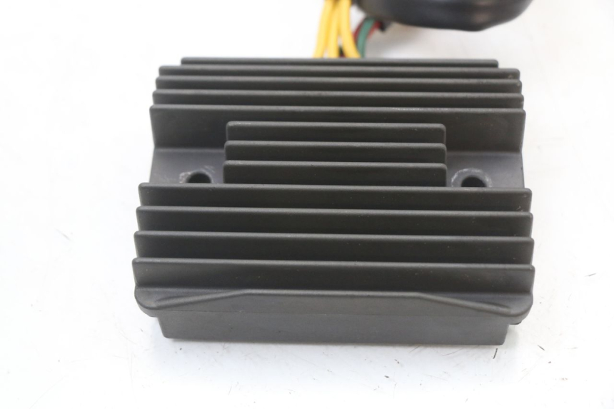 photo de REGLER LICHTMASCHINE PEUGEOT GEOPOLIS RS 125 (2007 - 2009) - Detailansicht des Bauteils