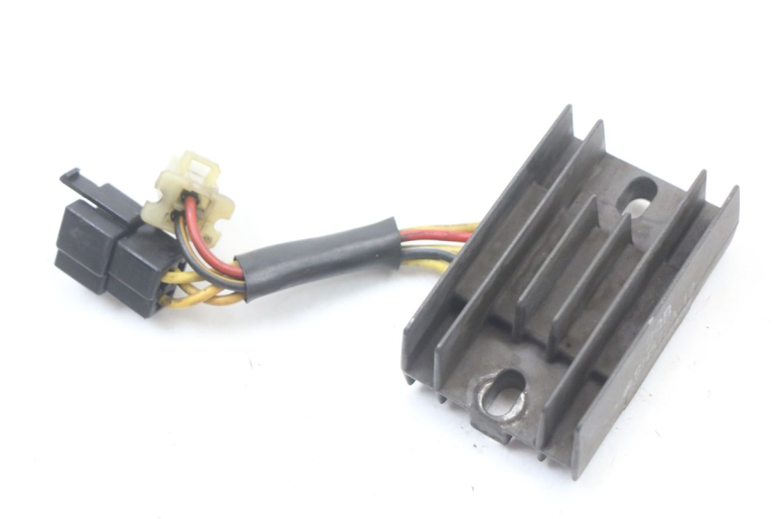 photo de REGLER LICHTMASCHINE SUZUKI GN 125 (1997 - 2000) - Detailansicht des Bauteils
