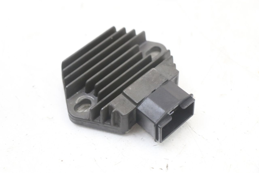 photo de REGLER LICHTMASCHINE HONDA NES AROBASE 125 (2000 - 2003) - Hauptansicht