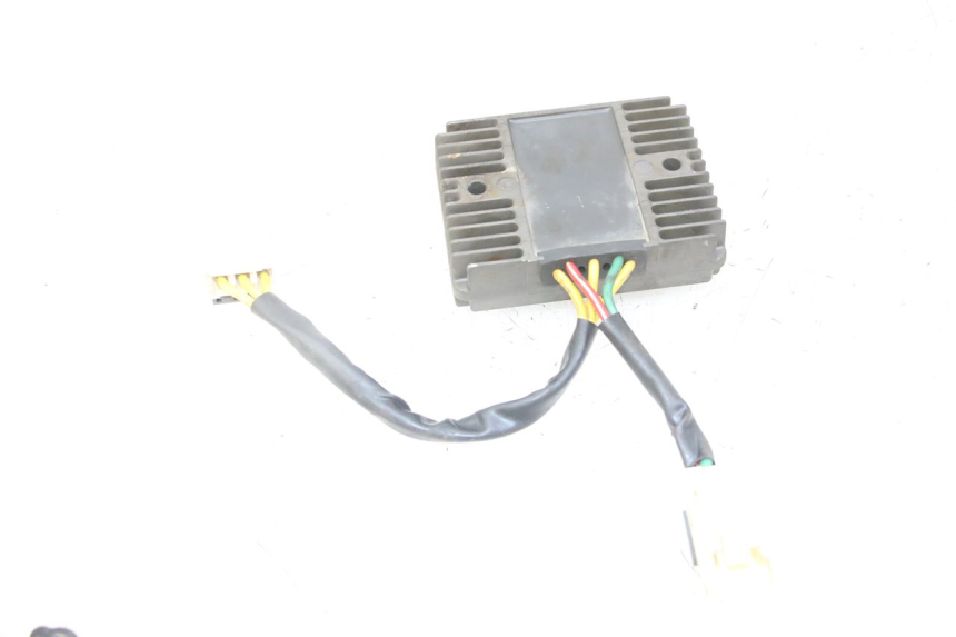 photo de REGLER LICHTMASCHINE PIAGGIO IE MP3 YOURBAN 300 (2011 - 2016) - Details der Befestigungspunkte