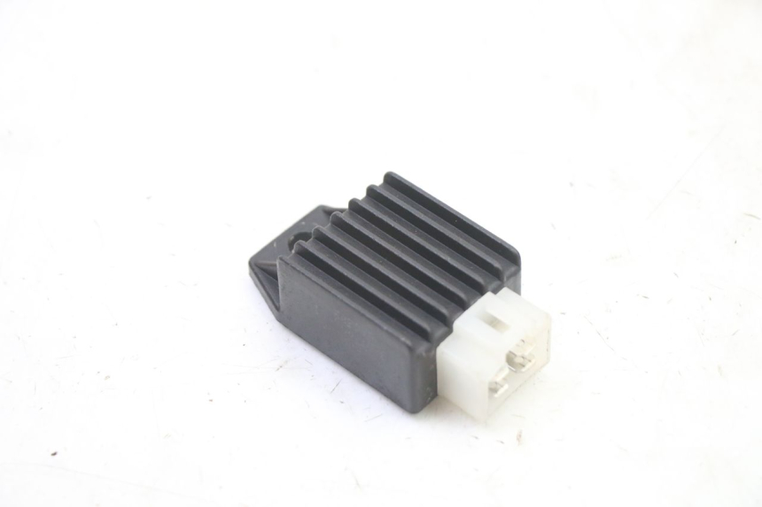 photo de SPANNUNGSREGLER PEUGEOT KISBEE 2T 50 (2010 - 2017) - Hauptansicht