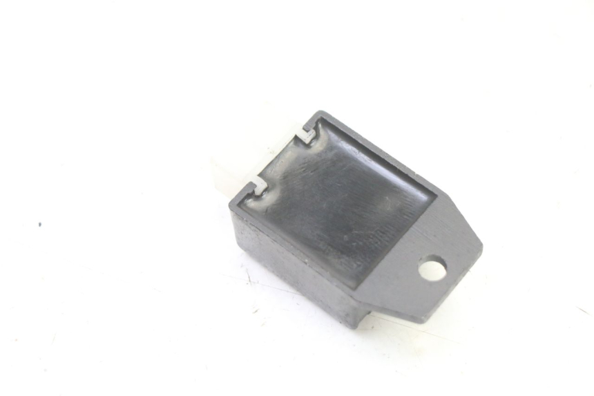 photo de SPANNUNGSREGLER PEUGEOT KISBEE 2T 50 (2010 - 2017) - Alternative Perspektive