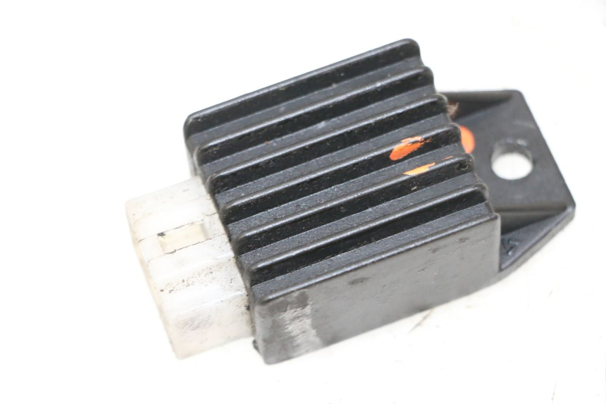 photo de SPANNUNGSREGLER PEUGEOT KISBEE 2T 50 (2010 - 2017) - Hauptansicht