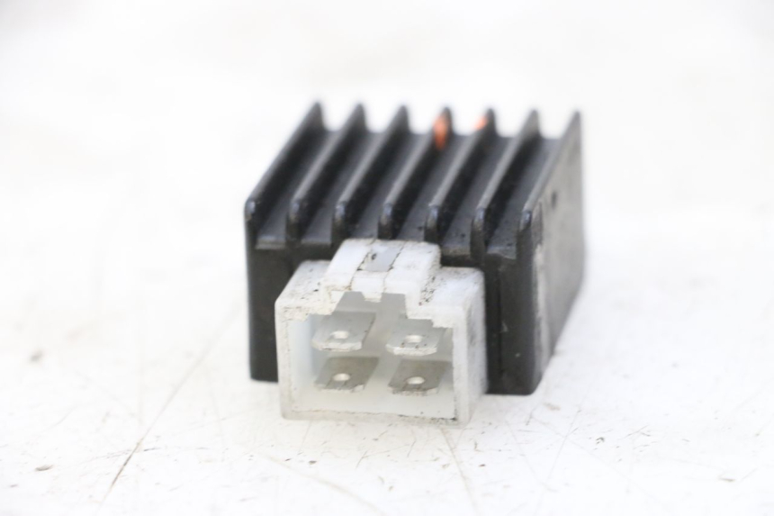 photo de SPANNUNGSREGLER PEUGEOT KISBEE 2T 50 (2010 - 2017) - Detailansicht des Bauteils