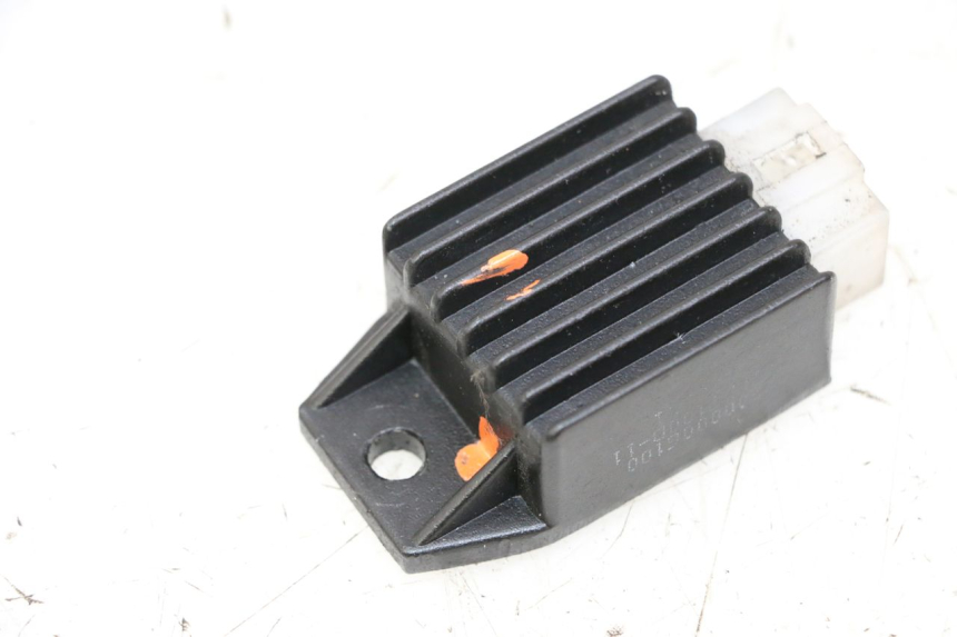 photo de SPANNUNGSREGLER PEUGEOT KISBEE 2T 50 (2010 - 2017) - Gesamtansicht des Produkts