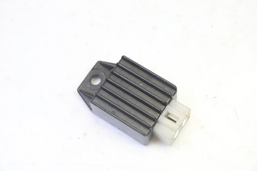 photo de SPANNUNGSREGLER PEUGEOT KISBEE 2T 50 (2010 - 2017) - Hauptansicht