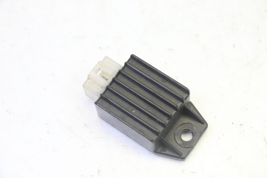 photo de SPANNUNGSREGLER PEUGEOT KISBEE 2T 50 (2010 - 2017) - Detailansicht des Bauteils