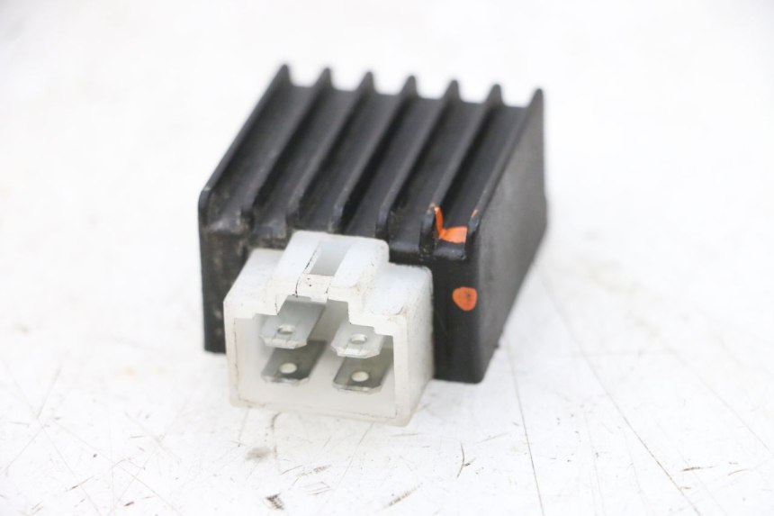 photo de SPANNUNGSREGLER PEUGEOT KISBEE 2T 50 (2010 - 2017) - Zoom auf Gebrauchszustand