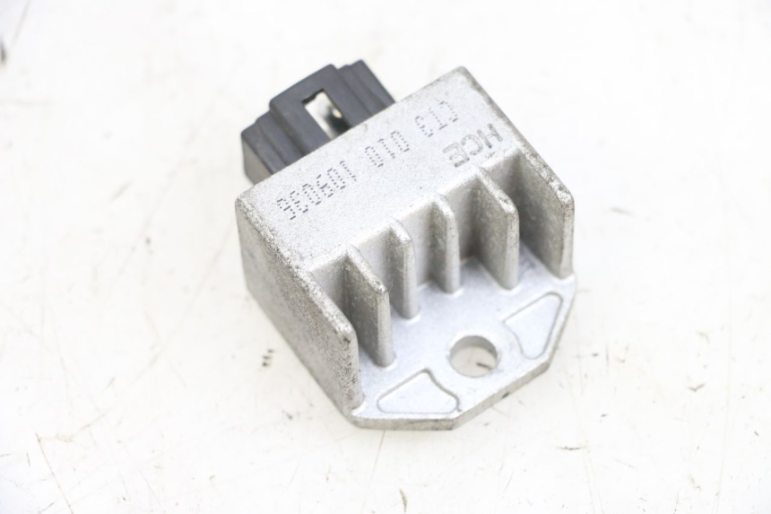 photo de LICHTMASCHINENREGLER PEUGEOT KISBEE 4T 50 (2010 - 2017) - Alternative Perspektive