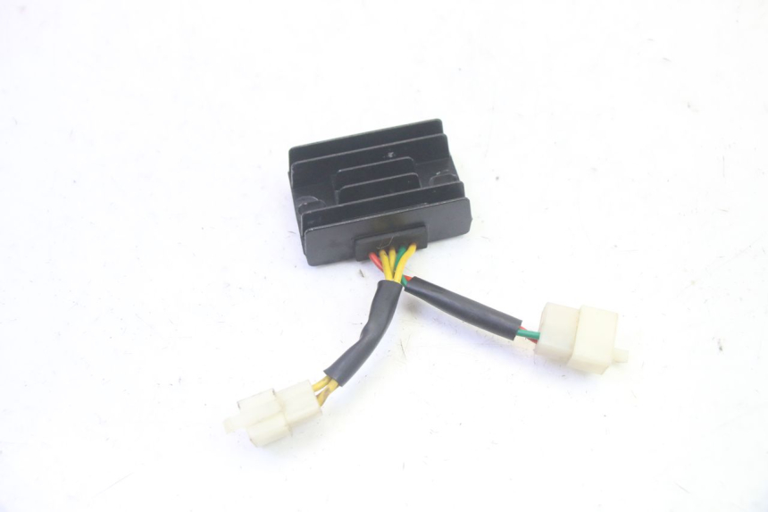 photo de LICHTMASCHINENREGLER PEUGEOT KISBEE 4T 50 (2018 - 2022) - Zoom auf Gebrauchszustand