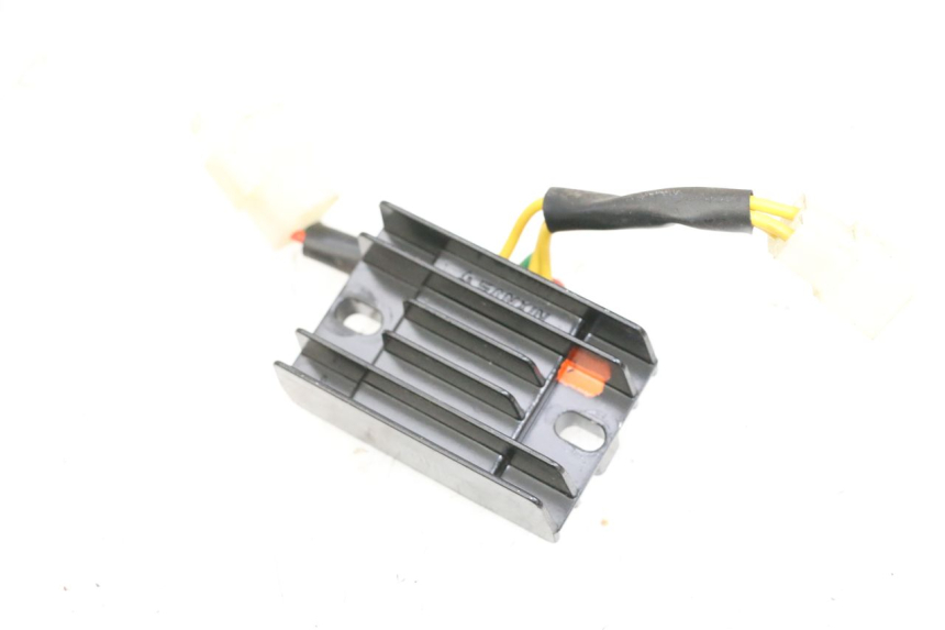 photo de LICHTMASCHINENREGLER PEUGEOT KISBEE 4T 50 (2018 - 2022) - Details der Befestigungspunkte