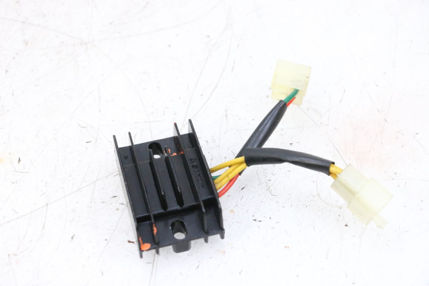 photo de LICHTMASCHINENREGLER PEUGEOT KISBEE 4T 50 (2018 - 2022) - Details der Befestigungspunkte