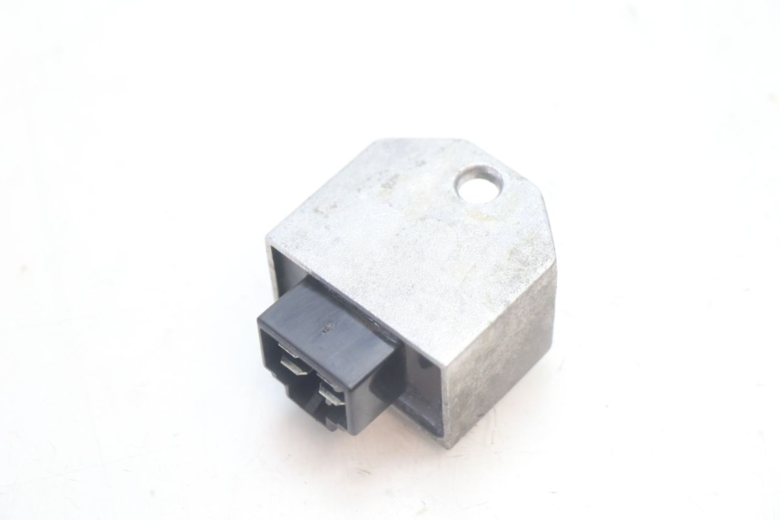 photo de LICHTMASCHINENREGLER PEUGEOT KISBEE 4T 50 (2010 - 2017) - Alternative Perspektive