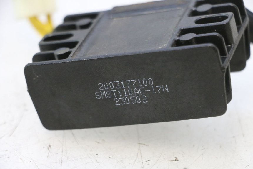 photo de REGLER LICHTMASCHINE PEUGEOT KISBEE 4T 50 (2023 - 2026) - Zoom auf Gebrauchszustand