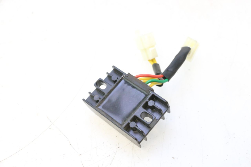 photo de REGLER LICHTMASCHINE PEUGEOT KISBEE 4T 50 (2023 - 2026) - Alternative Perspektive