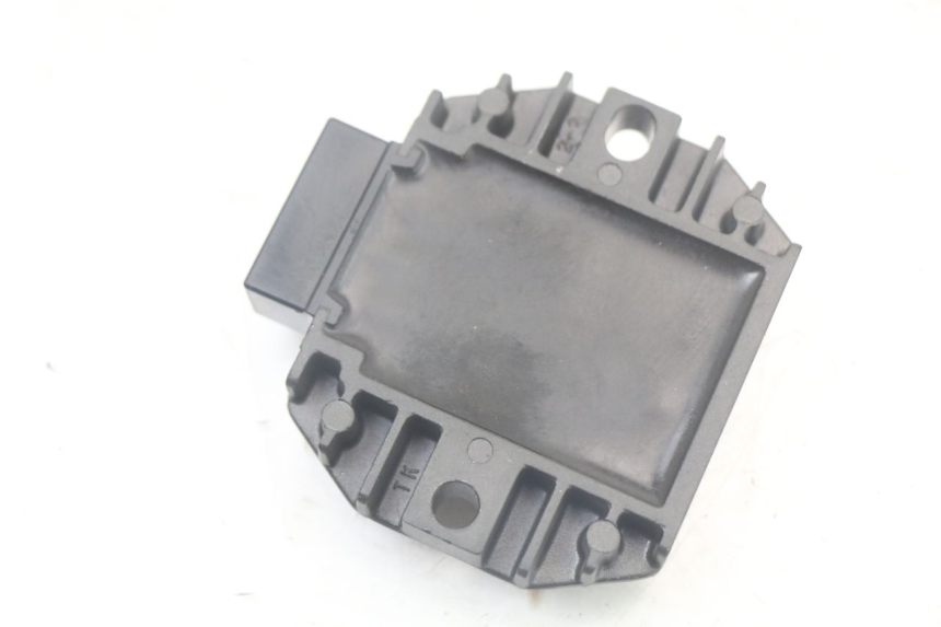 photo de SPANNUNGSREGLER PIAGGIO LIBERTY 125 (2009 - 2013) - Technische Nahaufnahme