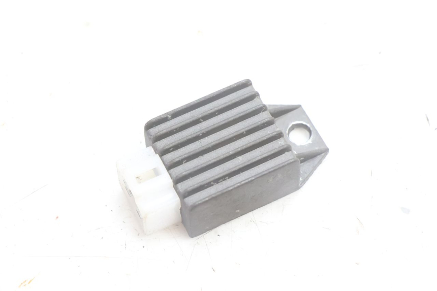 photo de SPANNUNGSREGLER PEUGEOT LUDIX BLASTER 50 (2006 - 2014) - Hauptansicht