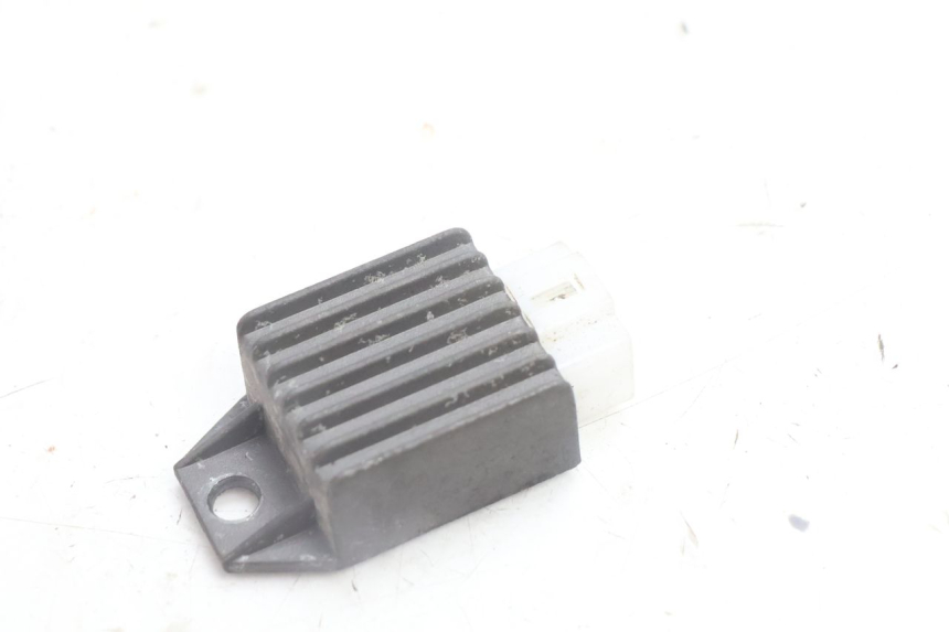 photo de SPANNUNGSREGLER PEUGEOT LUDIX BLASTER 50 (2006 - 2014) - Detailansicht des Bauteils