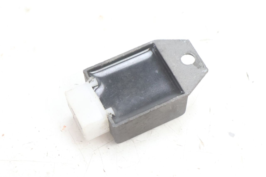 photo de SPANNUNGSREGLER PEUGEOT LUDIX BLASTER 50 (2006 - 2014) - Alternative Perspektive