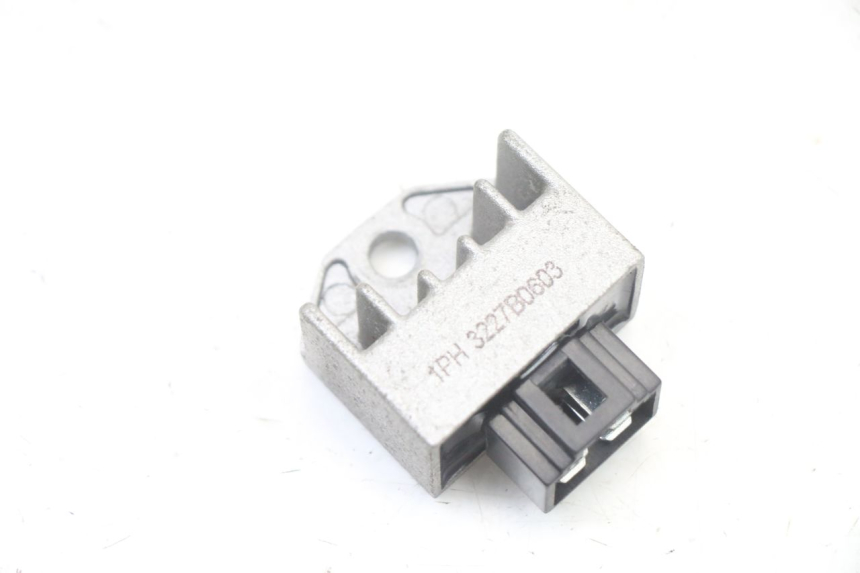 photo de SPANNUNGSREGLER MBK OVETTO ONE 2T 50 (2013 - 2017) - Hauptansicht