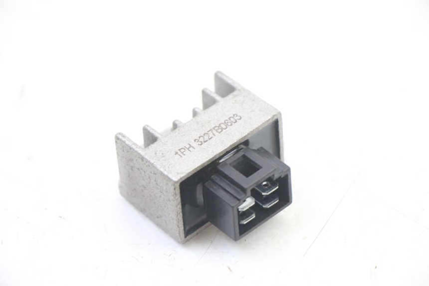 photo de SPANNUNGSREGLER MBK OVETTO ONE 2T 50 (2013 - 2017) - Detailansicht des Bauteils