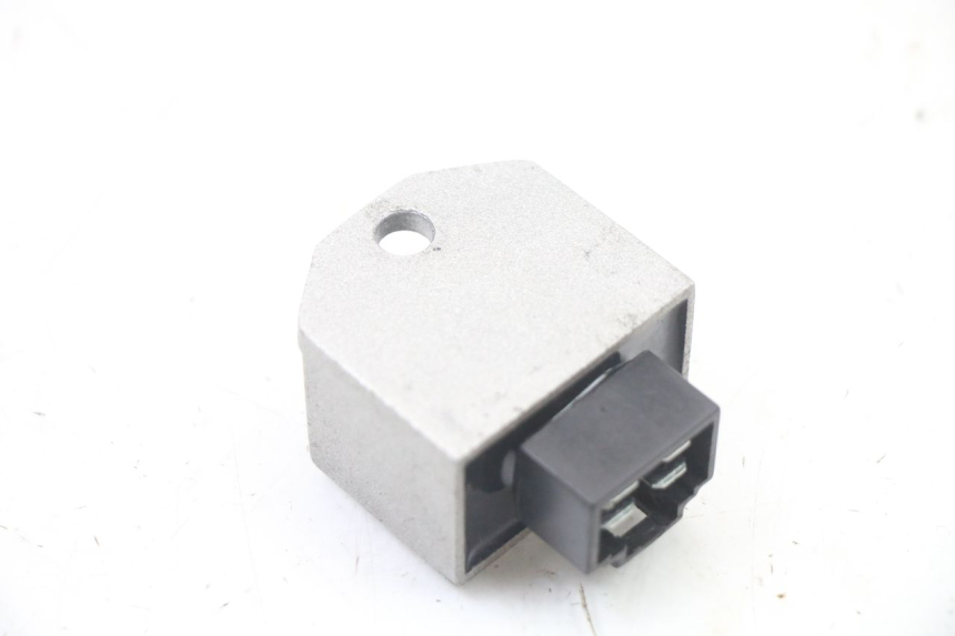 photo de SPANNUNGSREGLER MBK OVETTO ONE 2T 50 (2013 - 2017) - Technische Nahaufnahme