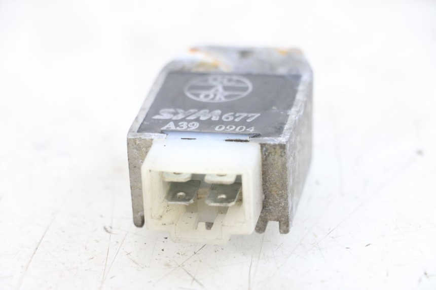 photo de REGLER LICHTMASCHINE SYM MIO 50 (2005 - 2010) - Detailansicht des Bauteils