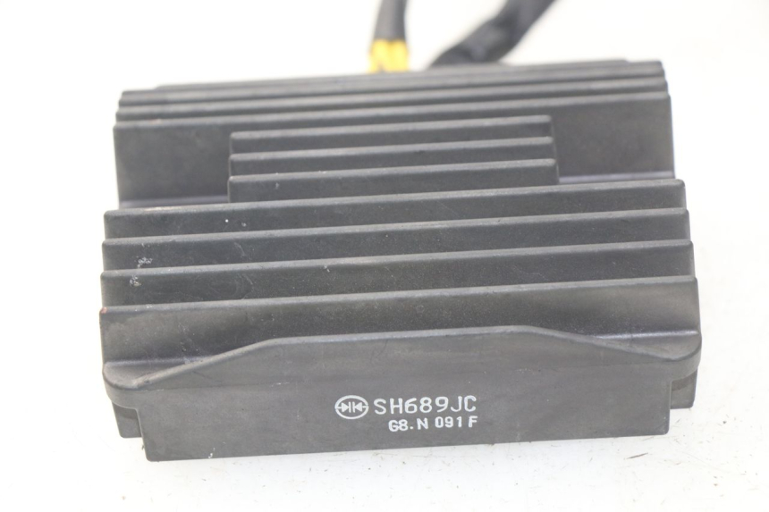 photo de REGLER LICHTMASCHINE PIAGGIO MP3 HPE 500 (2019 - 2022) - Detailansicht des Bauteils