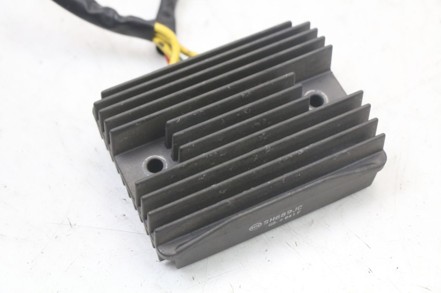 photo de REGLER LICHTMASCHINE PIAGGIO MP3 HPE 350 (2018 - 2020) - Zoom auf Gebrauchszustand