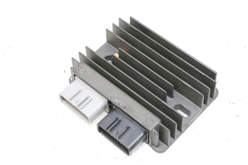 photo de REGLER LICHTMASCHINE PIAGGIO MP3 HPE 300 (2019 - 2026) - Hauptansicht