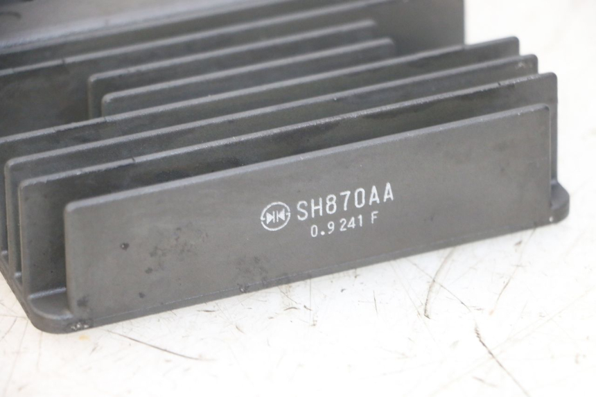 photo de REGLER LICHTMASCHINE PIAGGIO MP3 HPE 300 (2019 - 2026) - Detailansicht des Bauteils