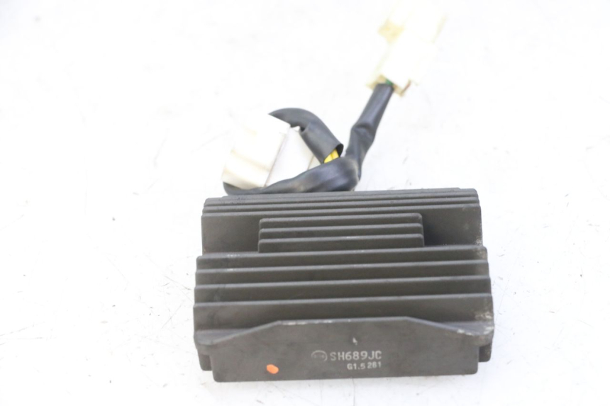 photo de REGLER LICHTMASCHINE PIAGGIO MP3 LT 300 (2010 - 2016) - Zoom auf Gebrauchszustand