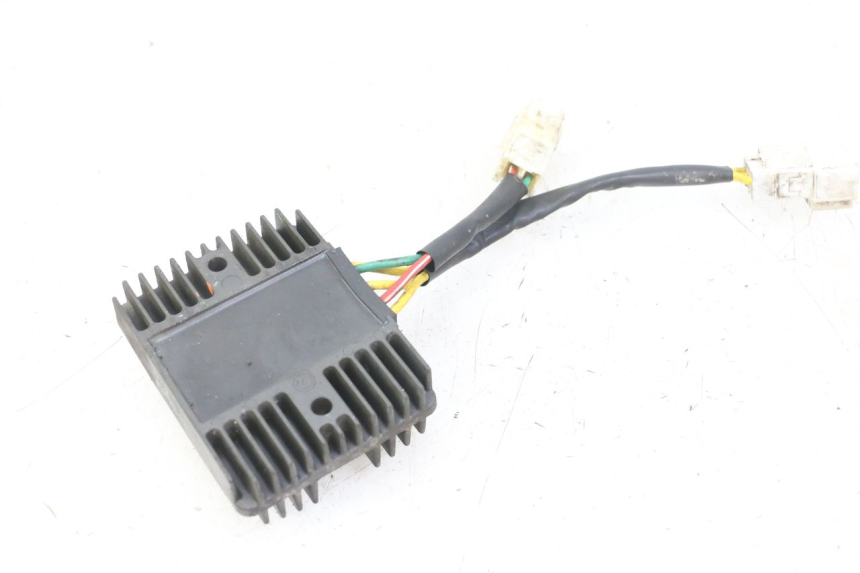 photo de SPANNUNGSREGLER PIAGGIO MP3 LT 300 (2010 - 2016) - Technische Nahaufnahme