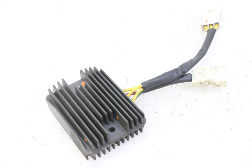 photo de SPANNUNGSREGLER PIAGGIO MP3 LT 300 (2010 - 2016) - Oberflächenzustand und Material