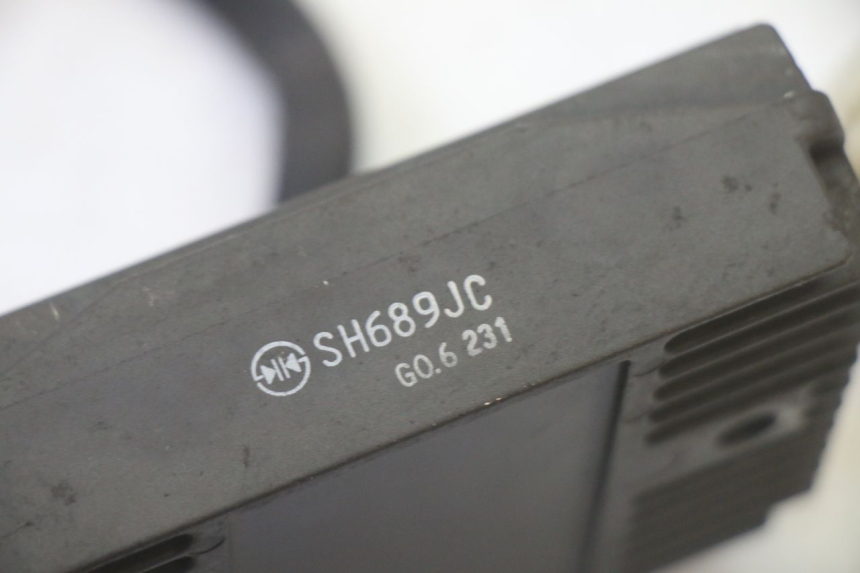 photo de SPANNUNGSREGLER PIAGGIO MP3 LT 300 (2010 - 2016) - Alternative Perspektive