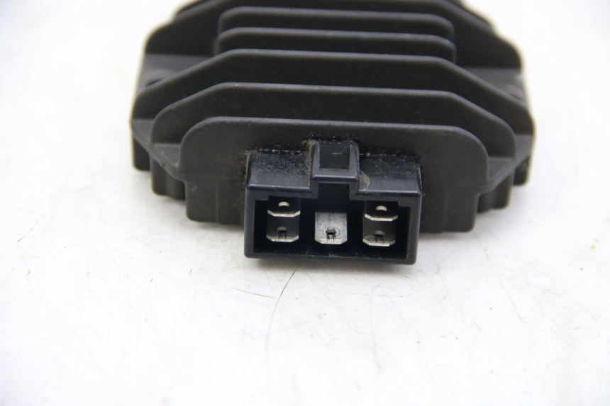 photo de SPANNUNGSREGLER PIAGGIO MP3 125 (2006 - 2014) - Detailansicht des Bauteils