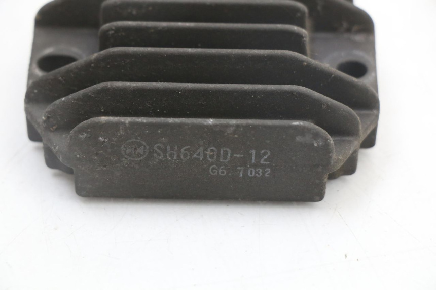 photo de SPANNUNGSREGLER PIAGGIO MP3 125 (2006 - 2014) - Alternative Perspektive