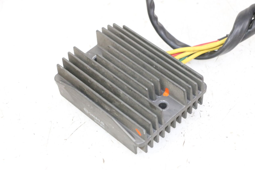 photo de SPANNUNGSREGLER PIAGGIO MP3 500 (2014 - 2017) - Details der Befestigungspunkte