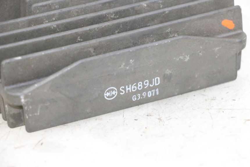 photo de SPANNUNGSREGLER PIAGGIO MP3 500 (2014 - 2017) - Oberflächenzustand und Material