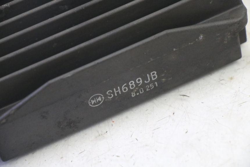 photo de LICHTMASCHINENREGLER PIAGGIO MP3 RL 250 (2006 - 2010) - Zoom auf Gebrauchszustand