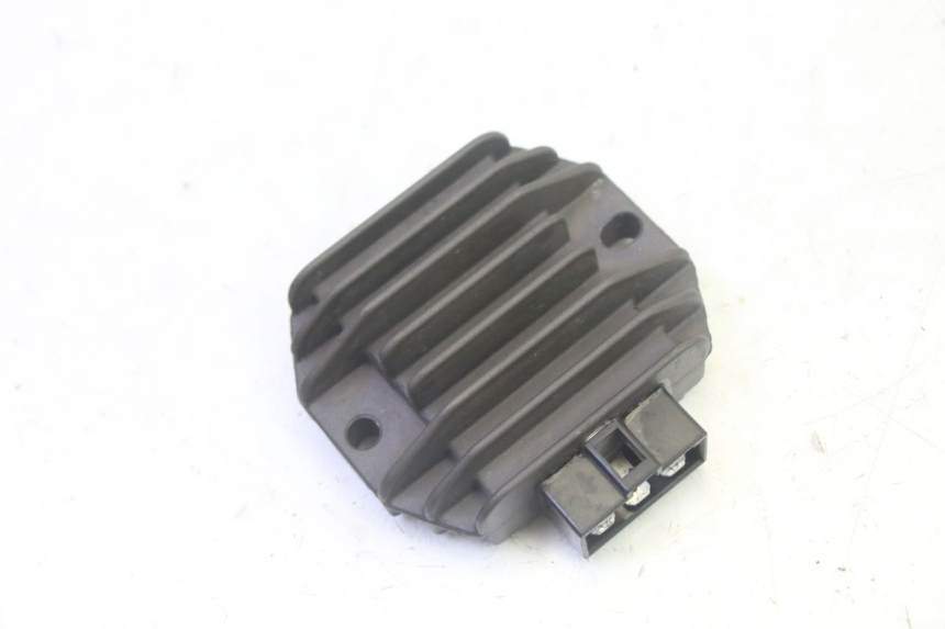 photo de SPANNUNGSREGLER PIAGGIO MP3 125 (2006 - 2014) - Hauptansicht