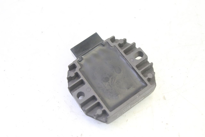 photo de SPANNUNGSREGLER PIAGGIO MP3 125 (2006 - 2014) - Zoom auf Gebrauchszustand