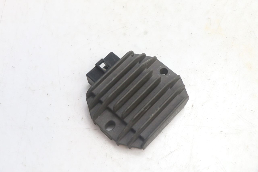 photo de SPANNUNGSREGLER PIAGGIO MP3 125 (2006 - 2014) - Detailansicht des Bauteils