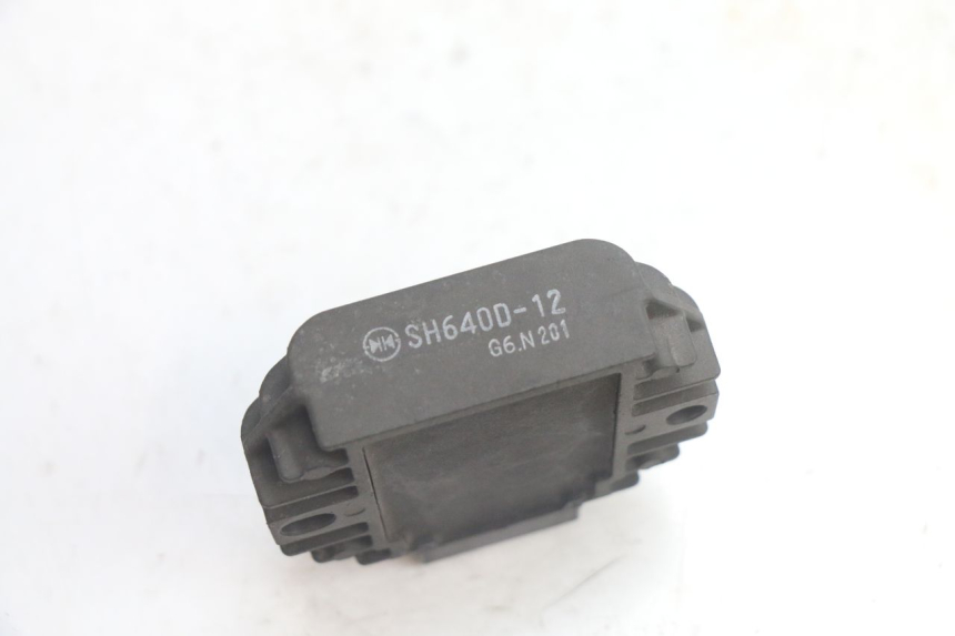 photo de SPANNUNGSREGLER PIAGGIO MP3 125 (2006 - 2014) - Alternative Perspektive