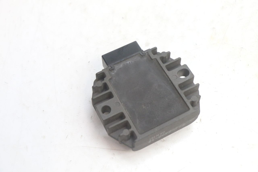 photo de SPANNUNGSREGLER PIAGGIO MP3 125 (2006 - 2014) - Technische Nahaufnahme