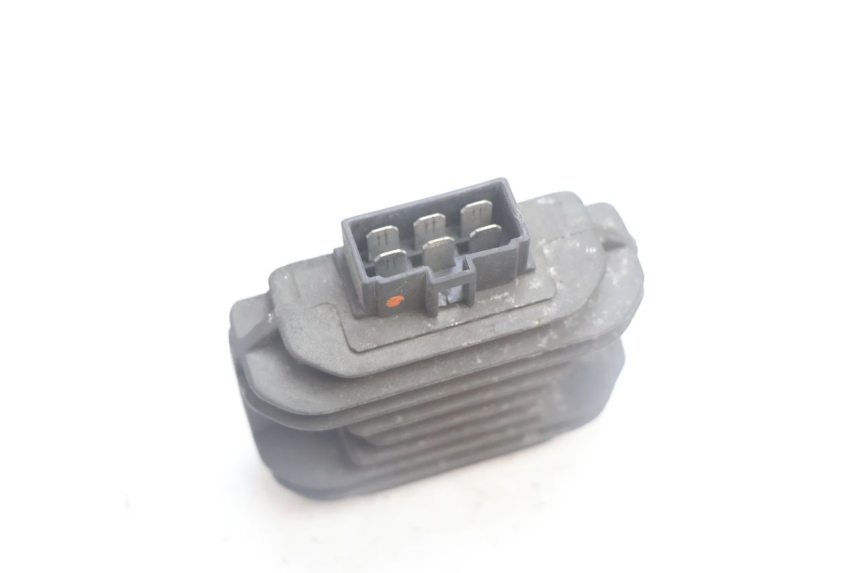 photo de SPANNUNGSREGLER PIAGGIO MP3 125 (2006 - 2014) - Zoom auf Gebrauchszustand
