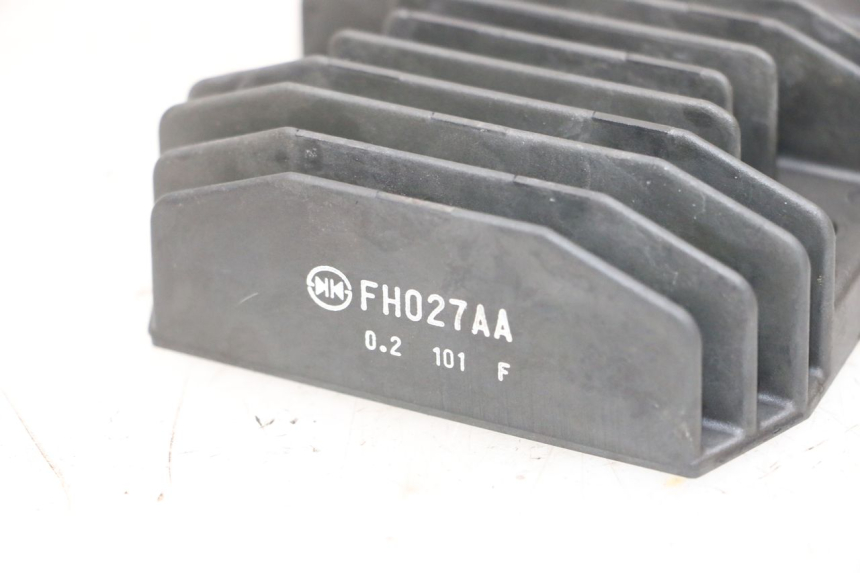 photo de REGLER LICHTMASCHINE YAMAHA MT-07 MT07 ABS 700 (2018 - 2020) - Details der Befestigungspunkte