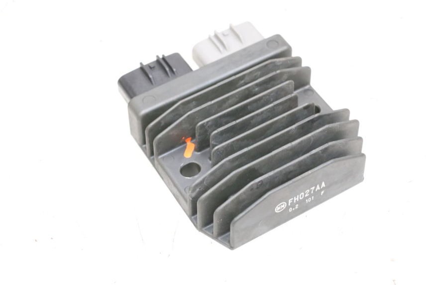 photo de REGLER LICHTMASCHINE YAMAHA MT-07 MT07 ABS 700 (2018 - 2020) - Oberflächenzustand und Material