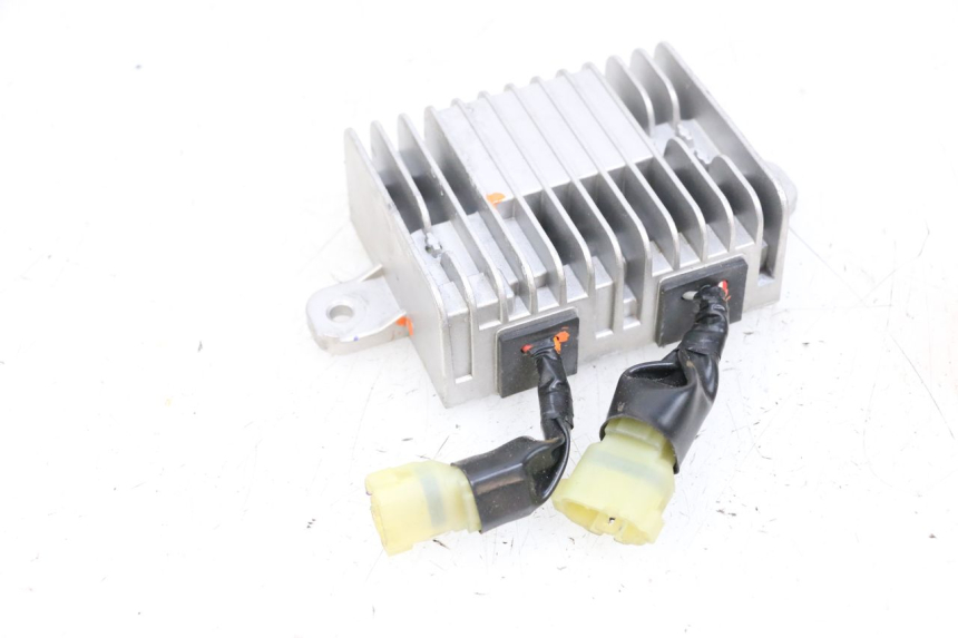 photo de REGLER LICHTMASCHINE YAMAHA NEO'S CORE 1 (2022 - 2026) - Details der Befestigungspunkte